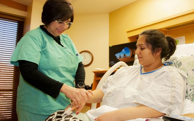Governor waives certain registration renewals, fees for Texas nurses. (U.S. Army photo)