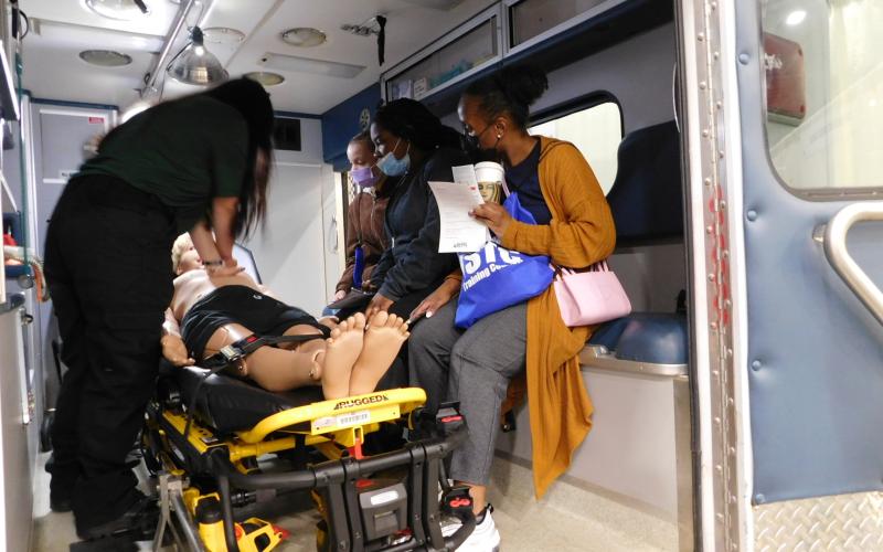 Lamar State College Orange EMT demonstration