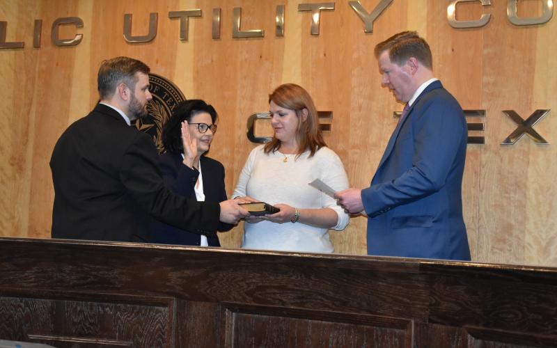Kathleen Jackson takes her oath of office as son Tommy Jackson and daughter Thea Etlinger watch. Chairman Peter Lake administers the oath.
