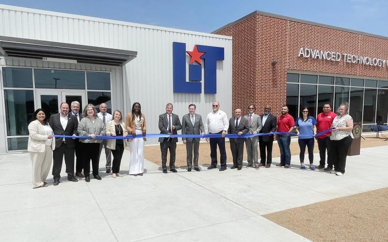 Ribbon cutting | Photos by Dannie Oliveaux