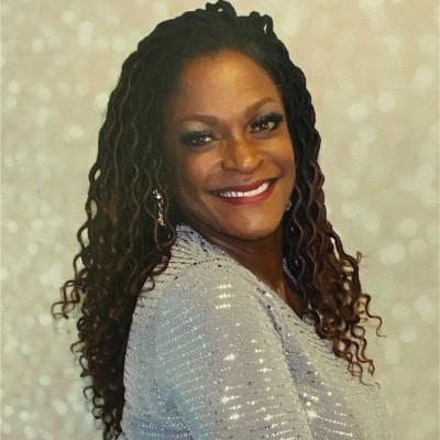 The National Council for Mental Wellbeing presents Tina Simpson of Spindletop Center with Award of Excellence during NatCon22.